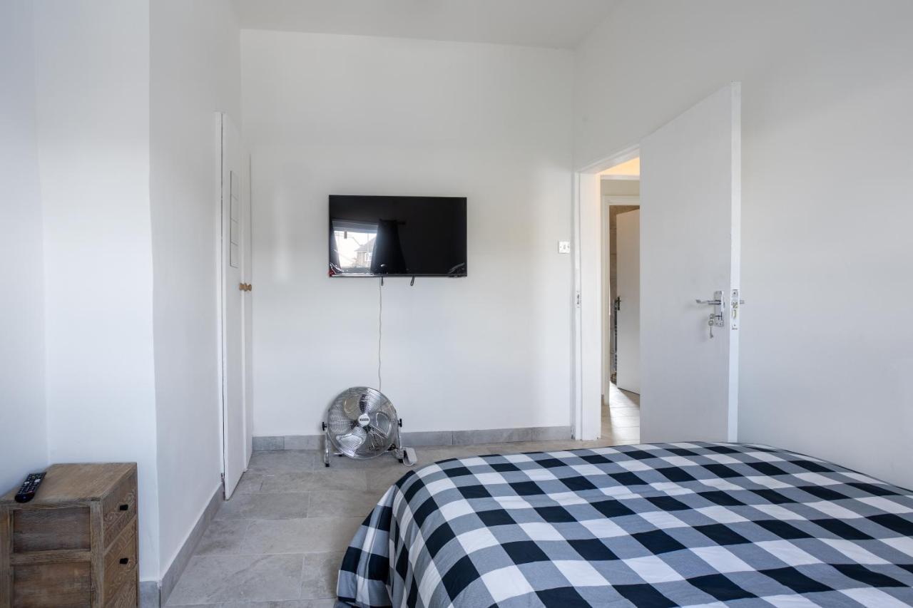 4 Bedroom House With Garden, Parking & 3 Mins Walking Distance From Train Station London Eksteriør bilde
